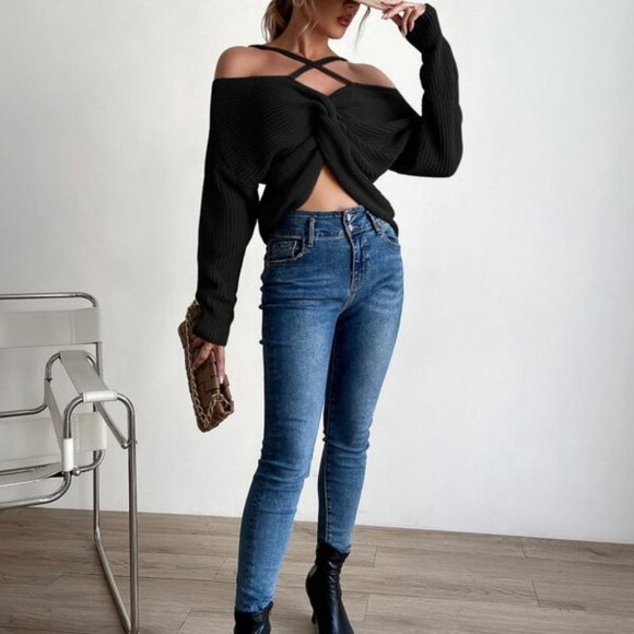 Twist Cold Shoulder Crop Sweater  - black - Picture 4 of 7